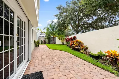 8 Governors Court, Palm Beach Gardens, FL 33418 - Photo 3