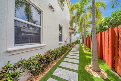 1368 Bayview Drive, Fort Lauderdale, FL 33304 - Photo 5