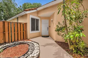 10180 NW 5th St, Plantation, FL 33324 - Photo 3