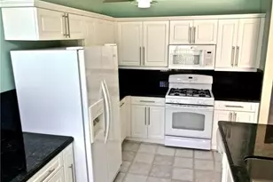 9821 Red Heart Ln, Tamarac, FL 33321 - Photo 5