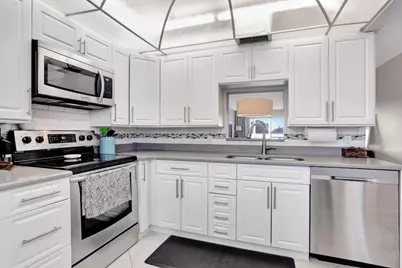 2802 Victoria Way #E2, Pompano Beach, FL 33066 - Photo 5