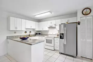 2171 SW 90th Ave, Davie, FL 33324 - Photo 7