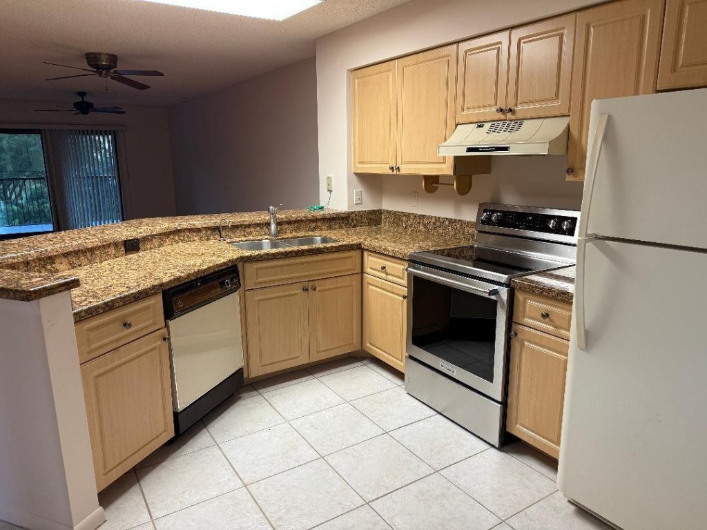 2205 S Cypress Bend Dr #307 - 2205 S Cypress Bend Dr #307, Pompano Beach, FL 33069 Luxury Property | Jose Angel Pina