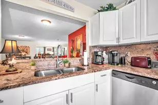 6104 Rainbow Cir, Greenacres, FL 33463 - Photo 17