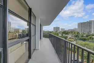 600 Parkview Dr, Hallandale Beach, FL 33009 - Photo 27