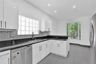 1251 Hayes, Hollywood, FL 33019 - Photo 27