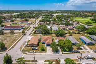 210 SW 3rd Ct, Deerfield Beach, FL 33441 - Photo 9