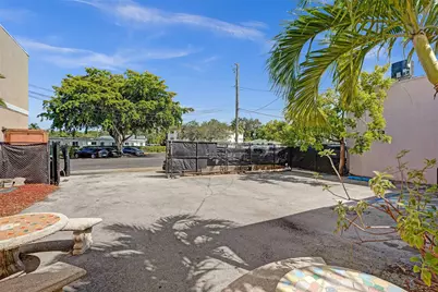 12831 W Dixie Highway, North Miami, FL 33161 - Photo 29