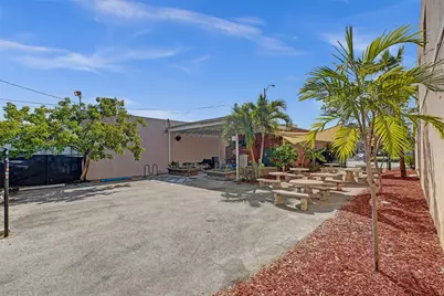 12831 W Dixie Highway, North Miami, FL 33161 - Photo 11