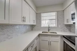 30 SE 13th St, Boca Raton, FL 33432 - Photo 11