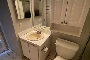 3083 N Oakland Forest Dr, Oakland Park, FL 33309 - Photo 29