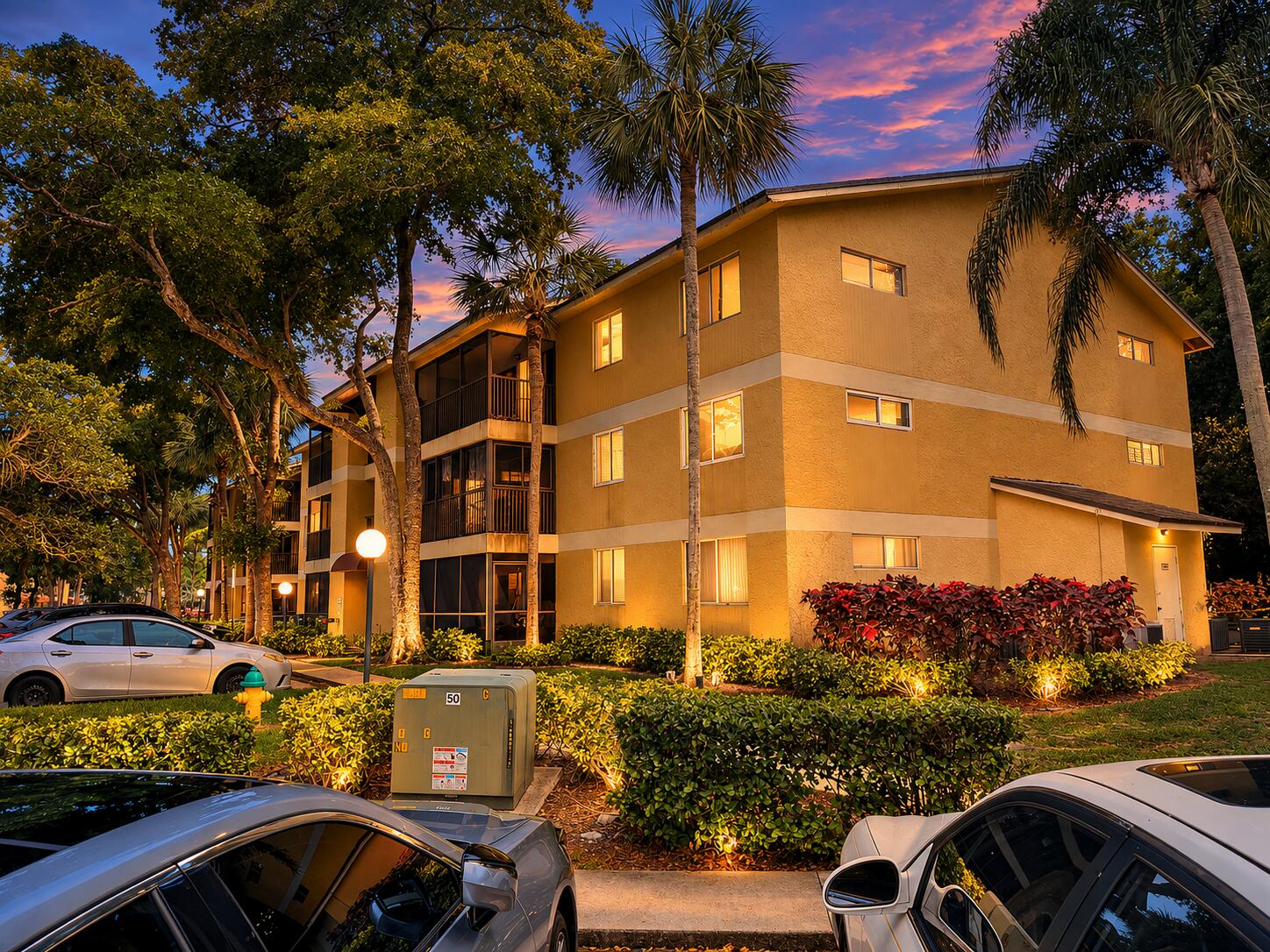 3083 N Oakland Forest Dr #308 main architectural view