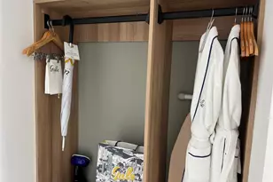 159 NE 6th St, Miami, FL 33132 - Photo 21