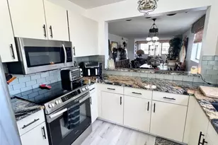 10842 W Clairmont Cir, Tamarac, FL 33321 - Photo 3