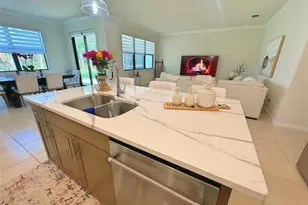 373 SE Filoli Dr, Port Saint Lucie, FL 34984 - Photo 9