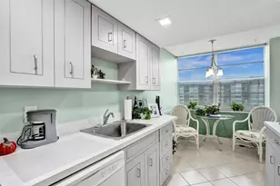 1100 St Charles Pl, Pembroke Pines, FL 33026 - Photo 5