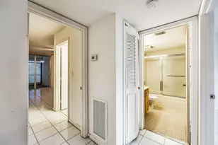 7210 Lake Cir Dr, Margate, FL 33063 - Photo 19