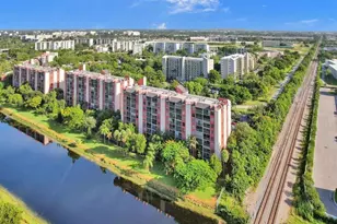 2200 S Cypress Bend Dr, Pompano Beach, FL 33069 - Photo 7