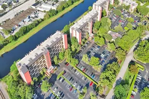 2200 S Cypress Bend Dr, Pompano Beach, FL 33069 - Photo 13