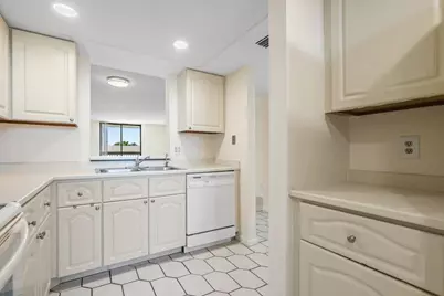 2707 NE 14th St Causeway #305, Pompano Beach, FL 33062 - Photo 9