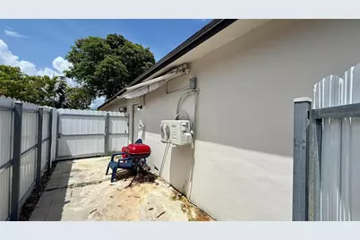 8231 SW 9th Street, North Lauderdale, FL 33068 - Photo 23
