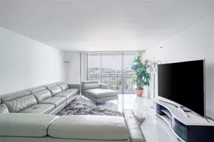 210 174 Street Unit, North Miami Beach, FL 33160 - Photo 3