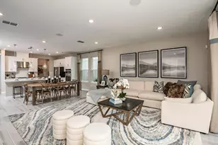 924 SE Seasons Ln, Port Saint Lucie, FL 34984 - Photo 9