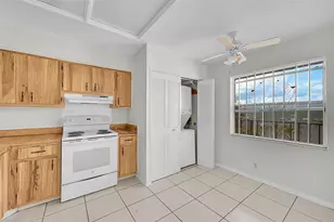 7210 Lake Cir Dr, Margate, FL 33063 - Photo 7
