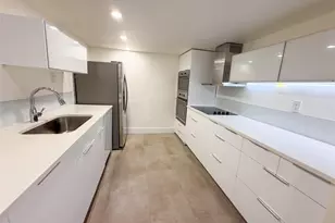 1000 Parkview Dr, Hallandale Beach, FL 33009 - Photo 13