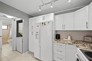 4252 Palm Bay Cir, West Palm Beach, FL 33406 - Photo 13