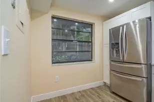 1100 Colony Point Cir, Pembroke Pines, FL 33026 - Photo 5