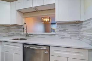 1100 Colony Point Cir, Pembroke Pines, FL 33026 - Photo 7