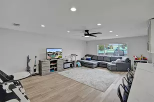 3991 N 41st Ct, Hollywood, FL 33021 - Photo 13