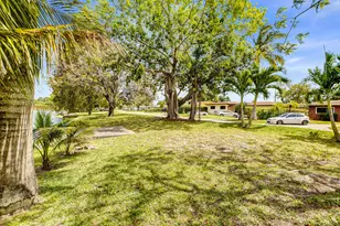 1070 NW 149th St, Miami, FL 33168 - Photo 21