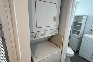 8105 NW 61st St, Tamarac, FL 33321 - Photo 9