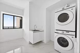 700 NE 24th St, Miami, FL 33137 - Photo 11