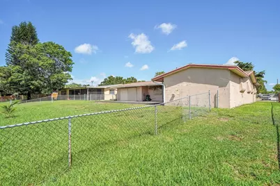 8720 Pasadena Boulevard, Pembroke Pines, FL 33024 - Photo 15