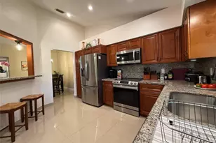 9237 NW 9th Pl, Plantation, FL 33324 - Photo 11