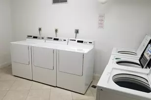 1400 St Charles Pl, Hollywood, FL 33026 - Photo 17