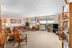 3300 W Rolling Hills Cir, Davie, FL 33328 - Photo 15