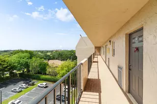 3300 W Rolling Hills Cir, Davie, FL 33328 - Photo 7