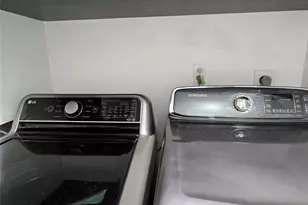 7895 W 29th Ln, Hialeah, FL 33018 - Photo 17