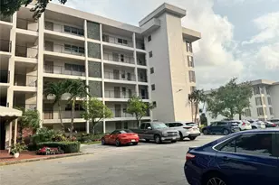 2850 N Palm Aire Dr, Pompano Beach, FL 33069 - Photo 3