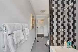 1280 NE 40th St, Oakland Park, FL 33334 - Photo 31