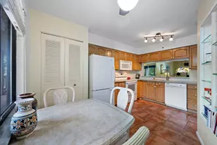 2206 S Cypress Bend Dr, Pompano Beach, FL 33069 - Photo 7