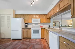 2206 S Cypress Bend Dr, Pompano Beach, FL 33069 - Photo 5
