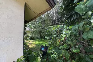 2109 Pinehurst Dr, West Palm Beach, FL 33407 - Photo 11