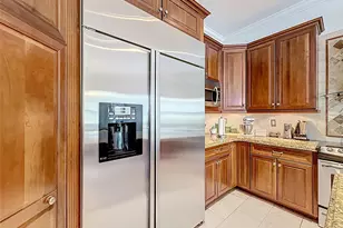 1673 Victoria Pointe Cir, Weston, FL 33327 - Photo 21