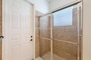 1673 Victoria Pointe Cir, Weston, FL 33327 - Photo 37