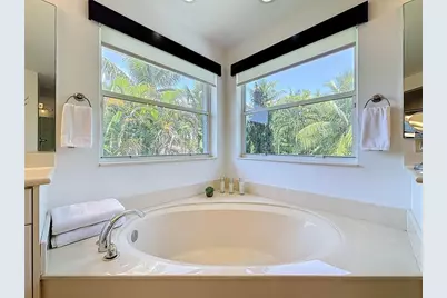 1673 Victoria Pointe Circle, Weston, FL 33327 - Photo 61